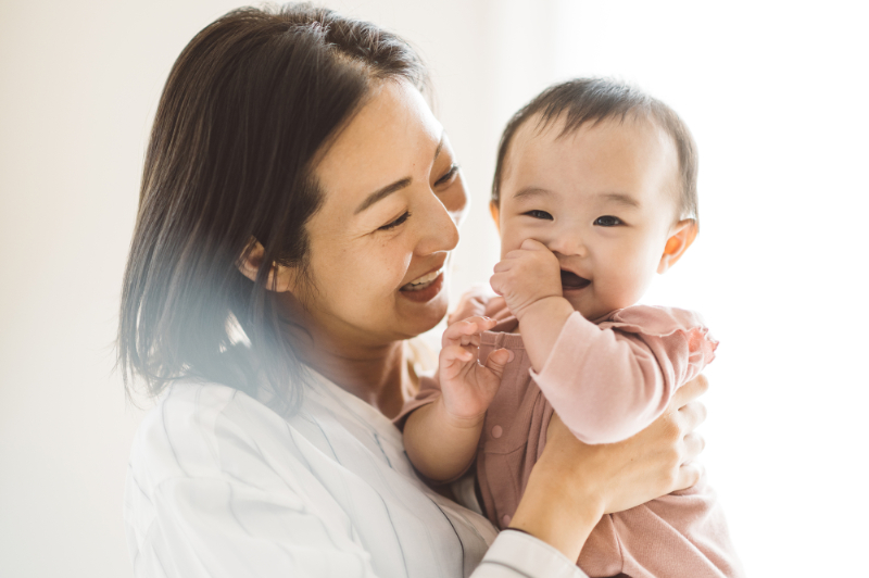 受け口になる主な原因の指しゃぶりをする子ども