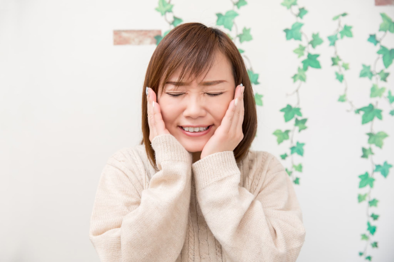 顎が痛い女性