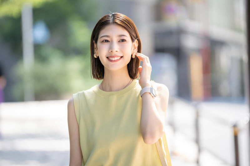 矯正治療をした美しい歯ならびの女性