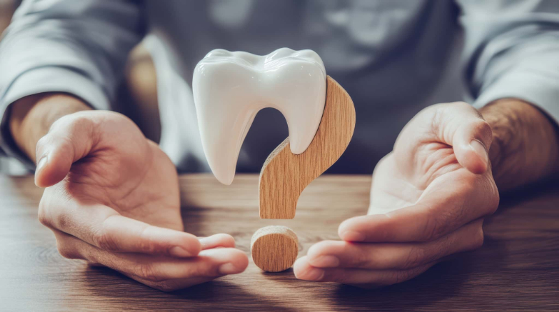 奥歯をインプラントにするのは難しいのかを説明するイメージ