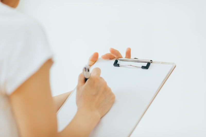 カウンセリングをする歯科衛生士