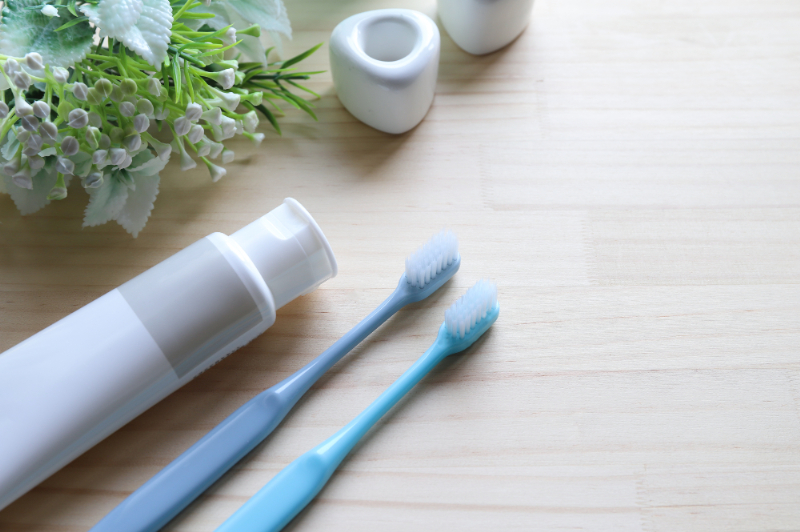 ヘッドの小さい歯ブラシとフッ素入りの歯磨き粉
